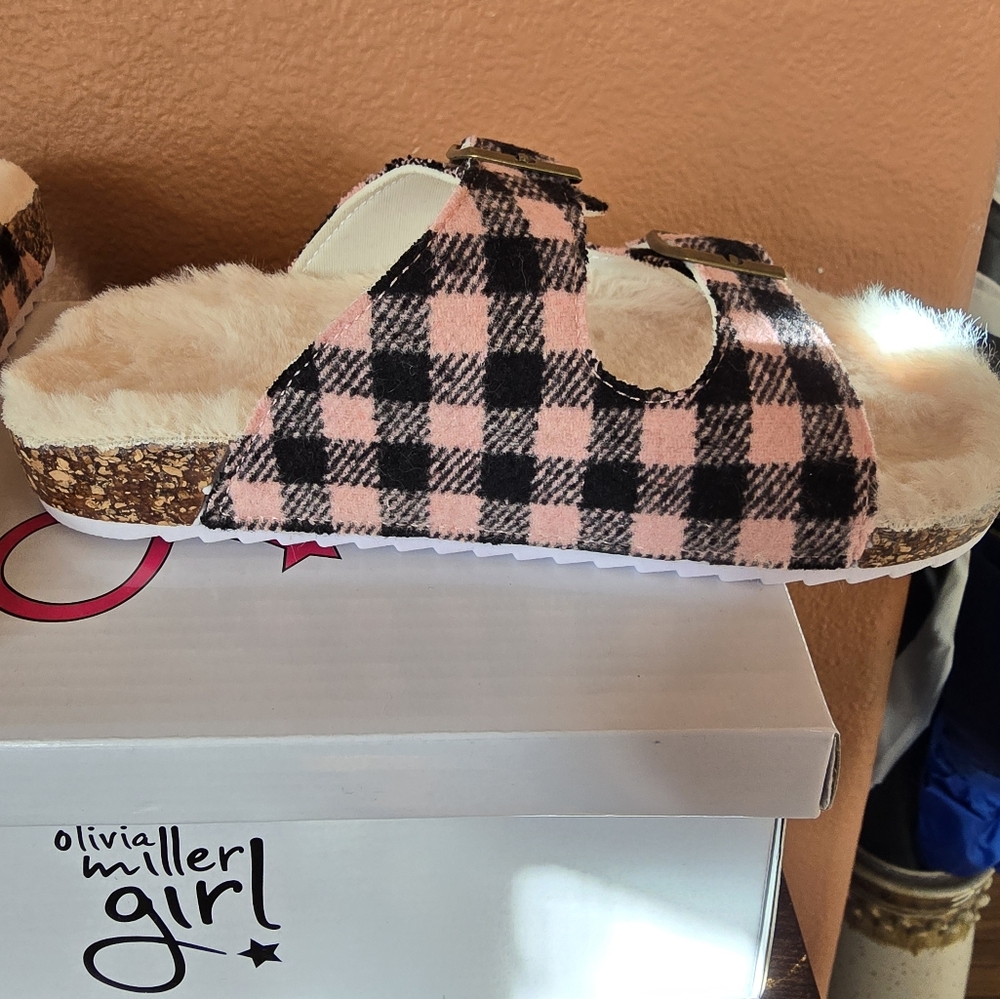 Olivia Miller Girls fur lined sandal Size 1 NIB